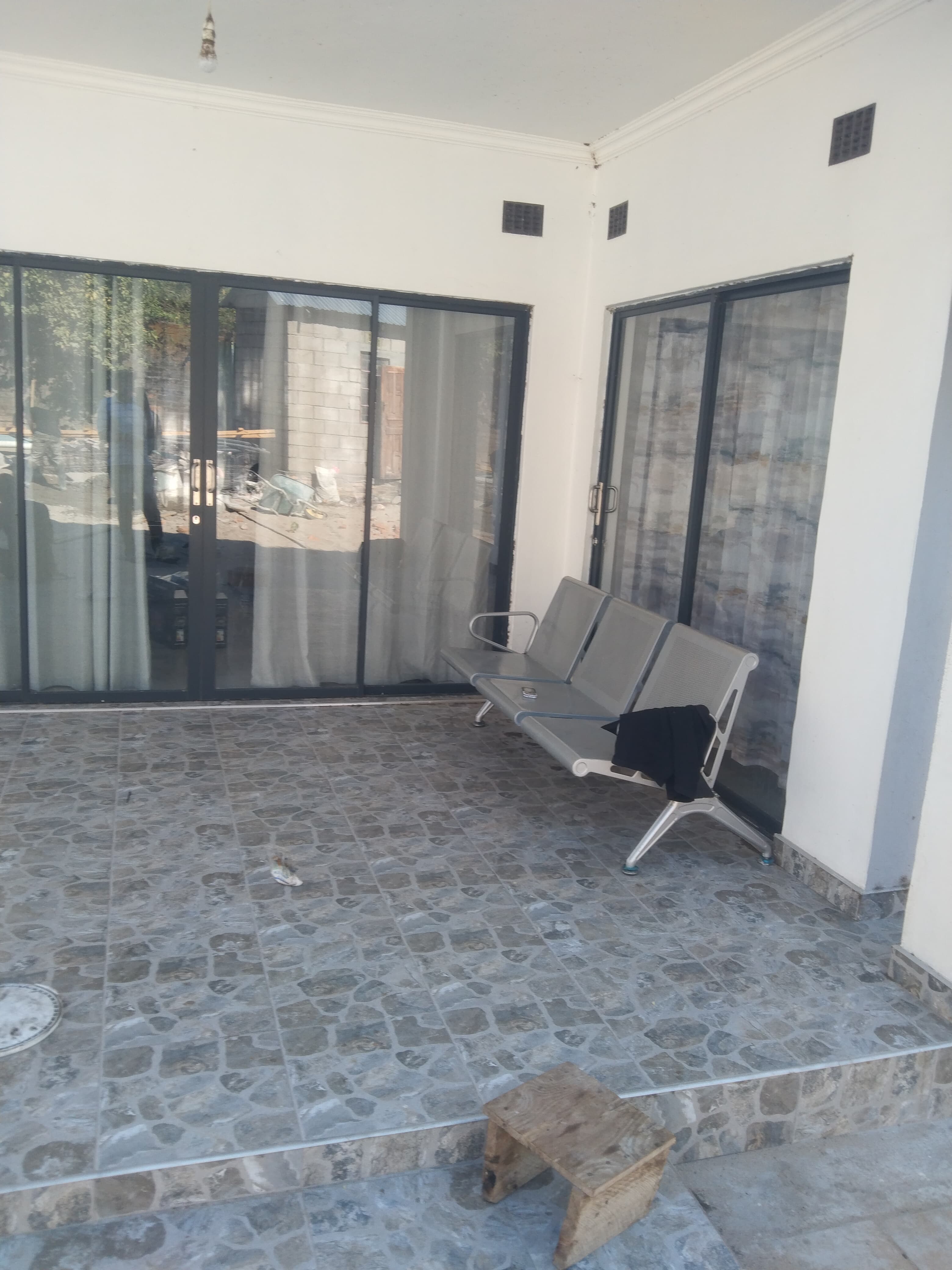 Safety glass installation for residential use